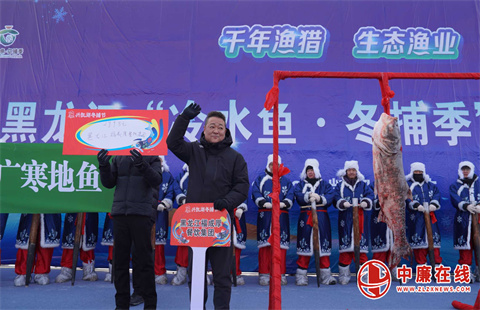 冰开湖鱼跃  冬捕热寒冬