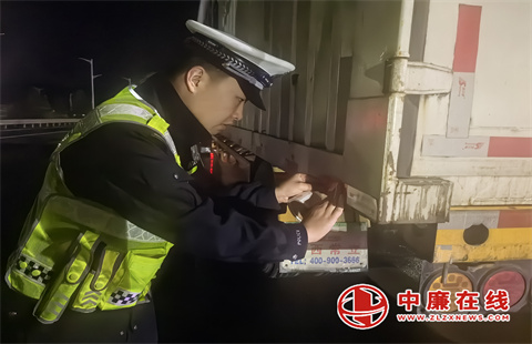 清明假期不打烊，高速交警开展“亮尾”行动，照亮平安回家路